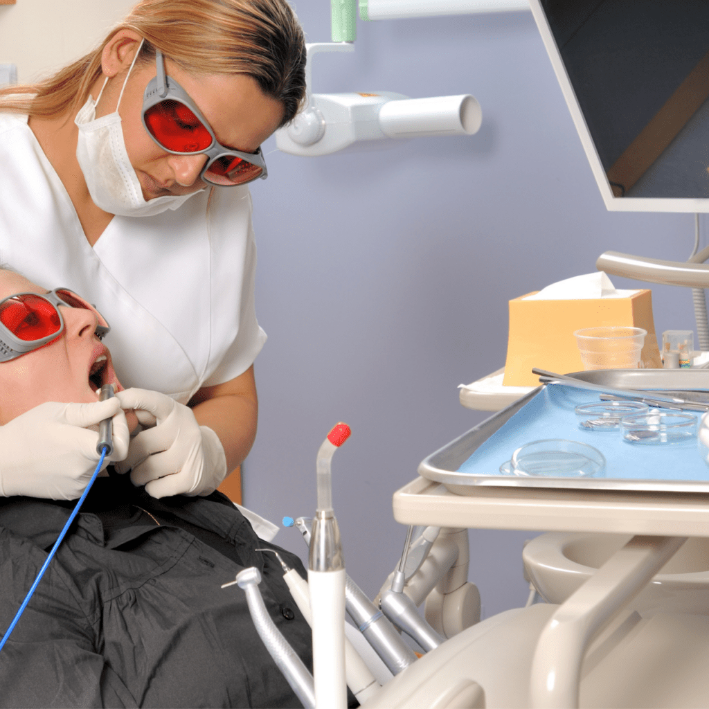 How to Find the Right Cosmetic Dentist for You